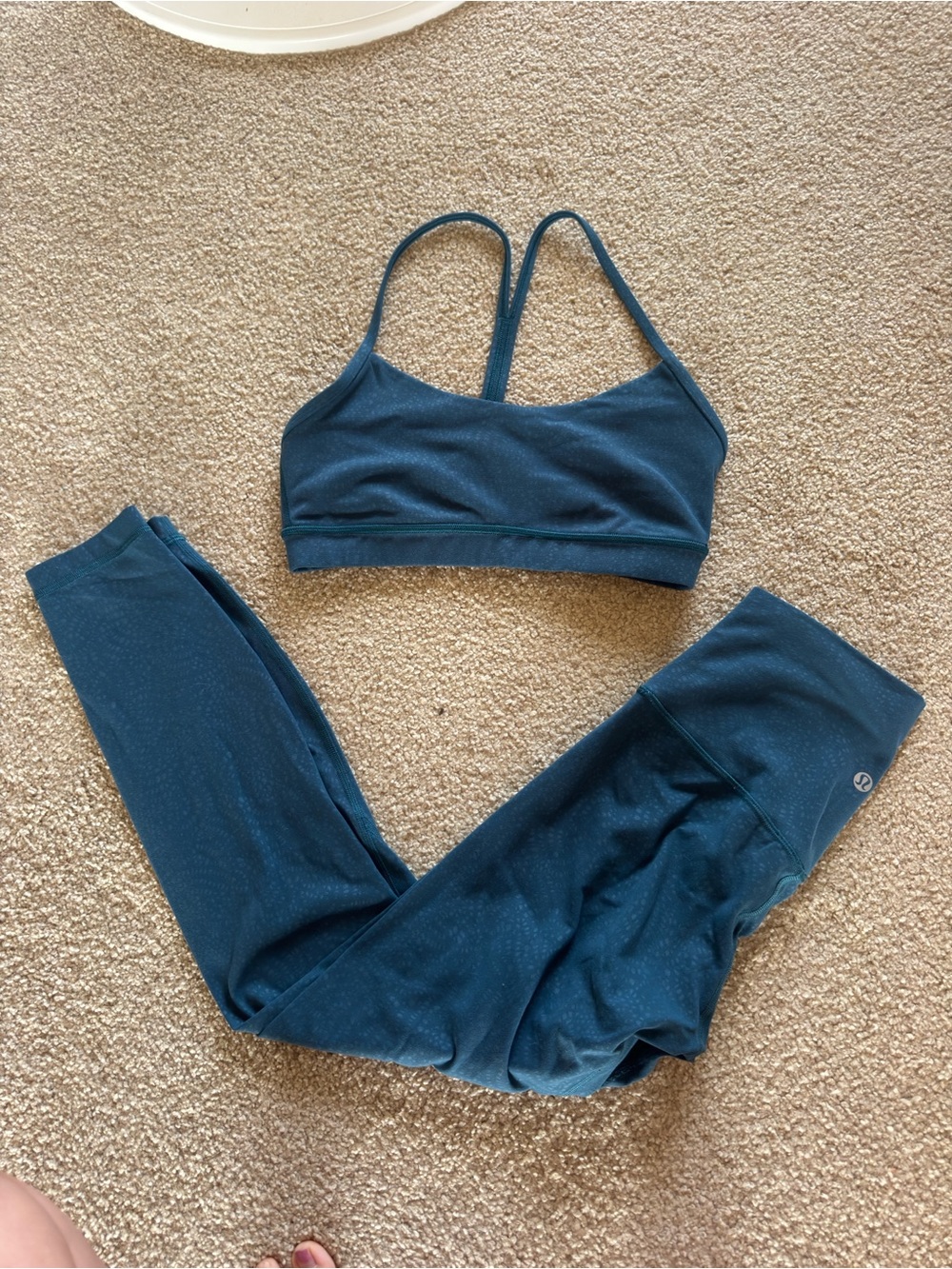 lululemon athletica Teal Seamless Sports Bra and Leggings Set